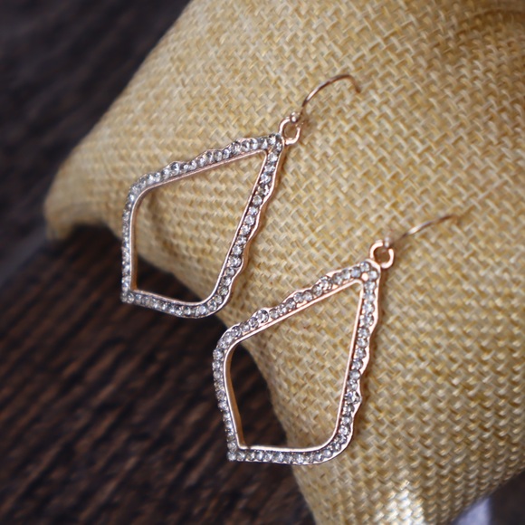 Elegant Gold Teardrop Earrings - Picture 5 of 5